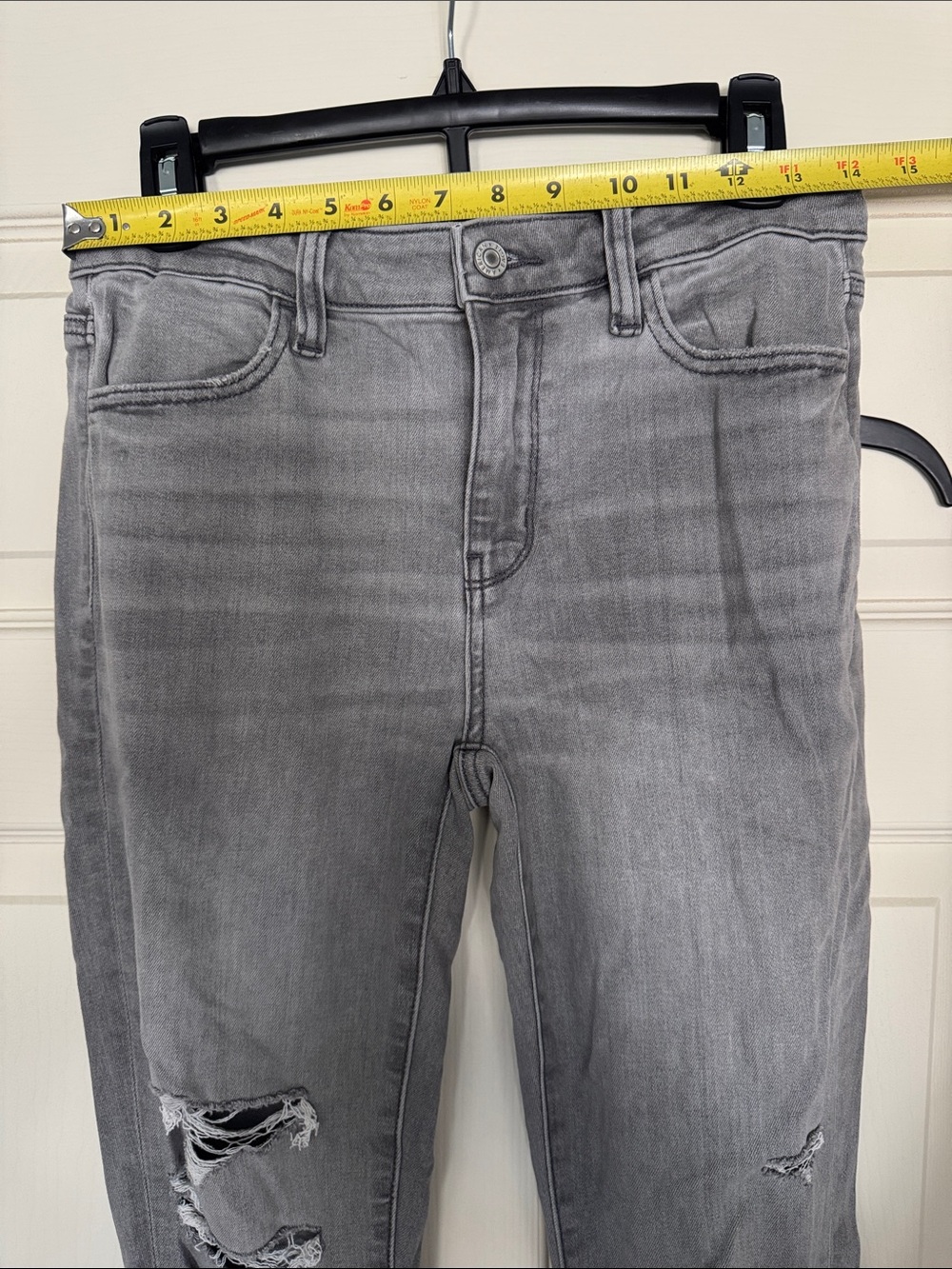 American Eagle Outfitters Women’s Gray Skinny Distressed Jeans